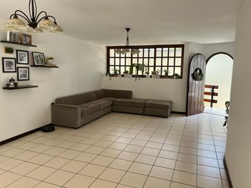 Vive cerca del mar en una casa amplia y moderna en Pimentel.