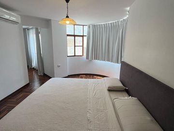 Vive cerca del mar en una casa amplia y moderna en Pimentel.