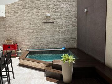 Vive cerca del mar en una casa amplia y moderna en Pimentel.