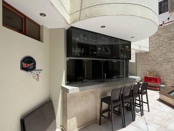 Vive cerca del mar en una casa amplia y moderna en Pimentel.