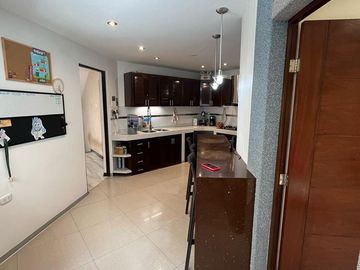 Vive cerca del mar en una casa amplia y moderna en Pimentel.