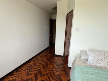 Vive cerca del mar en una casa amplia y moderna en Pimentel.