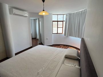 Vive cerca del mar en una casa amplia y moderna en Pimentel.