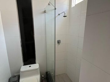 Vive cerca del mar en una casa amplia y moderna en Pimentel.