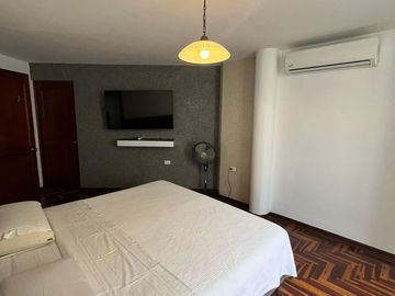 Vive cerca del mar en una casa amplia y moderna en Pimentel.