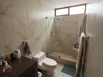 Vive cerca del mar en una casa amplia y moderna en Pimentel.