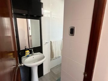 Vive cerca del mar en una casa amplia y moderna en Pimentel.