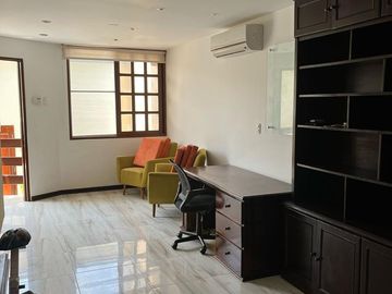 Vive cerca del mar en una casa amplia y moderna en Pimentel.