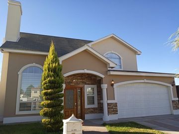 CASA EN VENTA EN RESIDENCIAL LEONES, CHIHUAHUA