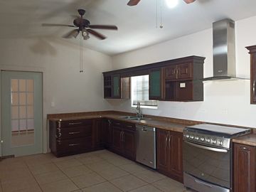 CASA EN VENTA EN RESIDENCIAL LEONES, CHIHUAHUA