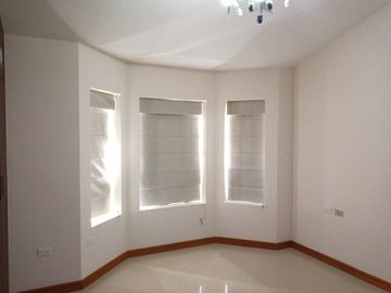 CASA EN VENTA EN RESIDENCIAL LEONES, CHIHUAHUA