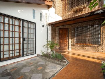 CASA LOTE PROPIO DOBLE FRENTE 760 M2 BARRIO INGLÉS