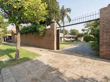 CASA LOTE PROPIO DOBLE FRENTE 760 M2 BARRIO INGLÉS