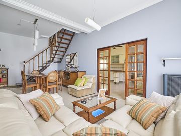 CASA LOTE PROPIO DOBLE FRENTE 760 M2 BARRIO INGLÉS