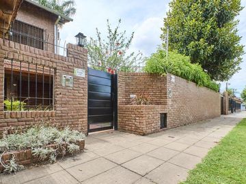 CASA LOTE PROPIO DOBLE FRENTE 760 M2 BARRIO INGLÉS