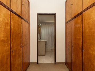 CASA LOTE PROPIO DOBLE FRENTE 760 M2 BARRIO INGLÉS