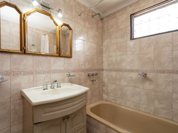 CASA LOTE PROPIO DOBLE FRENTE 760 M2 BARRIO INGLÉS