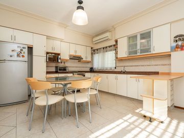 CASA LOTE PROPIO DOBLE FRENTE 760 M2 BARRIO INGLÉS