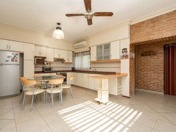 CASA LOTE PROPIO DOBLE FRENTE 760 M2 BARRIO INGLÉS