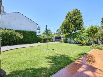 CASA LOTE PROPIO DOBLE FRENTE 760 M2 BARRIO INGLÉS