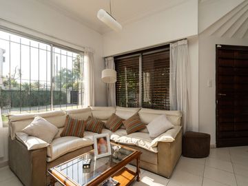 CASA LOTE PROPIO DOBLE FRENTE 760 M2 BARRIO INGLÉS