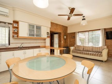 CASA LOTE PROPIO DOBLE FRENTE 760 M2 BARRIO INGLÉS