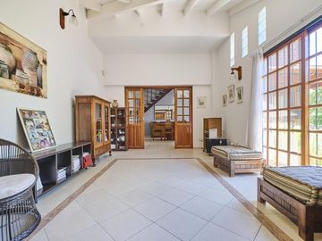 CASA LOTE PROPIO DOBLE FRENTE 760 M2 BARRIO INGLÉS