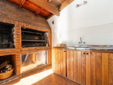 CASA LOTE PROPIO DOBLE FRENTE 760 M2 BARRIO INGLÉS