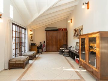 CASA LOTE PROPIO DOBLE FRENTE 760 M2 BARRIO INGLÉS