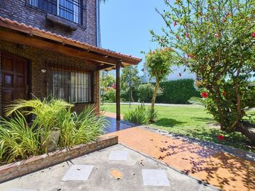 CASA LOTE PROPIO DOBLE FRENTE 760 M2 BARRIO INGLÉS