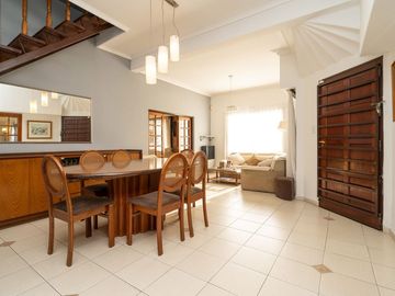 CASA LOTE PROPIO DOBLE FRENTE 760 M2 BARRIO INGLÉS