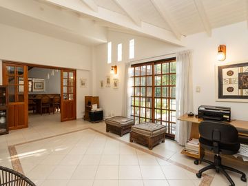 CASA LOTE PROPIO DOBLE FRENTE 760 M2 BARRIO INGLÉS