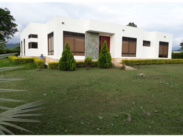 venta de casa campestre en condominio de 1704 M2 en 870 mill