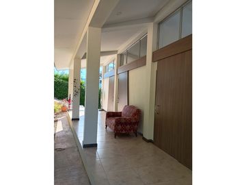 Venta de casa campestre de 2500 m2 en La Mesa Cund.