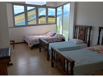 Venta de casa campestre de 2500 m2 en La Mesa Cund.