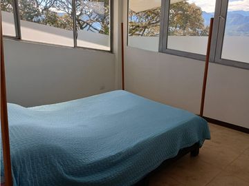 Venta de casa campestre de 2500 m2 en La Mesa Cund.