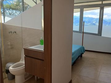 Venta de casa campestre de 2500 m2 en La Mesa Cund.