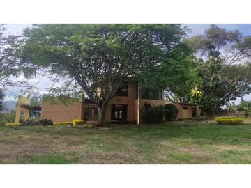 Casaquinta con piscina, 6500 M2 en 1399 mill en La Mesa CUND