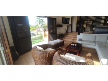 Casaquinta con piscina, 6500 M2 en 1399 mill en La Mesa CUND