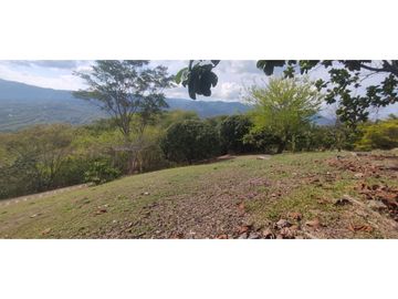 Casaquinta con piscina, 6500 M2 en 1399 mill en La Mesa CUND