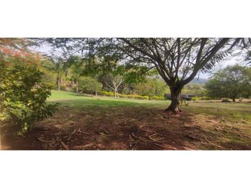 Casaquinta con piscina, 6500 M2 en 1399 mill en La Mesa CUND