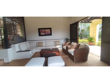 Casaquinta con piscina, 6500 M2 en 1399 mill en La Mesa CUND