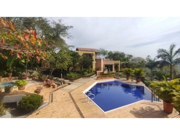 Casaquinta con piscina, 6500 M2 en 1399 mill en La Mesa CUND