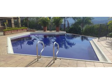 Casaquinta con piscina, 6500 M2 en 1399 mill en La Mesa CUND