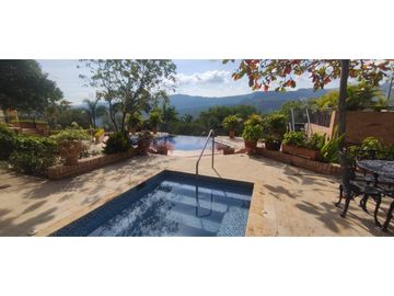 Casaquinta con piscina, 6500 M2 en 1399 mill en La Mesa CUND