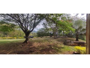 Casaquinta con piscina, 6500 M2 en 1399 mill en La Mesa CUND