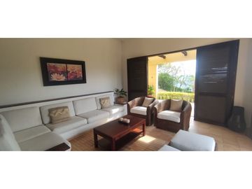 Casaquinta con piscina, 6500 M2 en 1399 mill en La Mesa CUND
