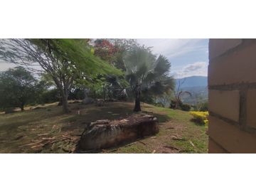 Casaquinta con piscina, 6500 M2 en 1399 mill en La Mesa CUND