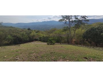 Casaquinta con piscina, 6500 M2 en 1399 mill en La Mesa CUND