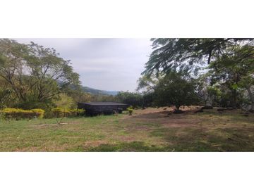 Casaquinta con piscina, 6500 M2 en 1399 mill en La Mesa CUND